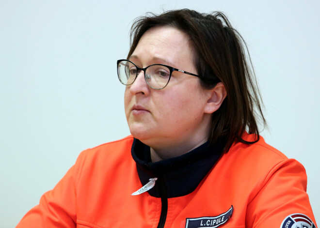 Глава скорой помощи обратилась ко всем медиками Латвии с просьбой встать на линию фронта