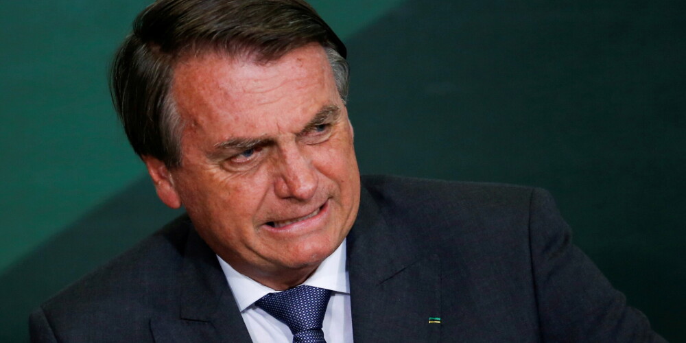 Brazīlijas prezidents Žairs Bolsonaru jau iepriekš izplatījis dezinformāciju vai mudinājis cilvēkus pārkāpt sociālās distancēšanās politiku. 