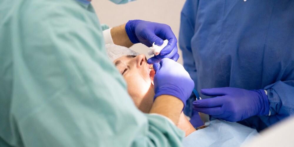 В Лиепае женщине с острой болью отказали все зубные врачи, к которым она обратилась