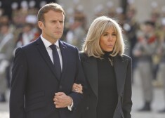 Francijā tiesā vīrieti, kas uzdevies par prezidenta Makrona sievas krustdēlu