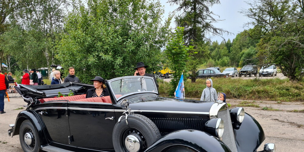 Jaunķemeri ir Jūrmalas pilsētas daļa tās rietumos Rīgas jūras līča krastā starp Kaugurciemu un Bigauņciemu. No Ķemeriem tos atdala Slokas ezers un Vecslocenes upīte. Jaunķemeru teritorija atrodas Ķemeru nacionālajā parkā, cauri tam ved Kolkas iela, kas ir autoceļa P128 Sloka—Talsi sastāvdaļa.