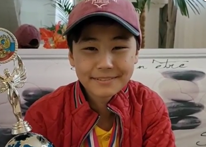 На международном конкурсе маникюра победил 14-летний казах: мальчик начал работать, чтобы спасти брата