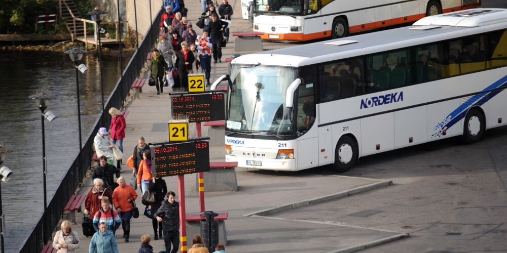 В Латвии не привита большая часть водителей автобусов: отразится ли это на пассажирских перевозках после 15 ноября?