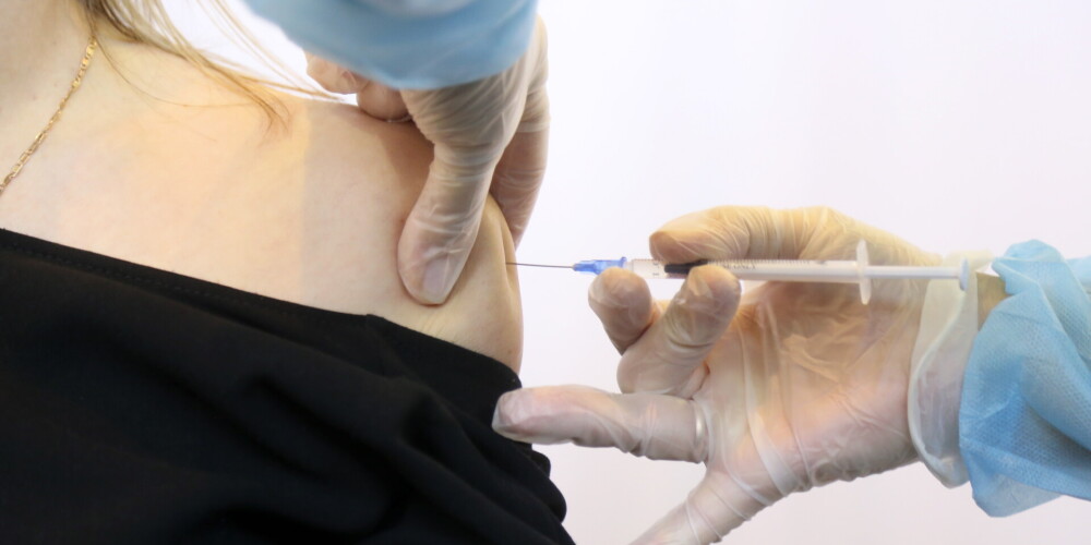 Ārzemēs vakcinēti latvieši norāda uz iespējamu nepilnību vakcinācijas datos