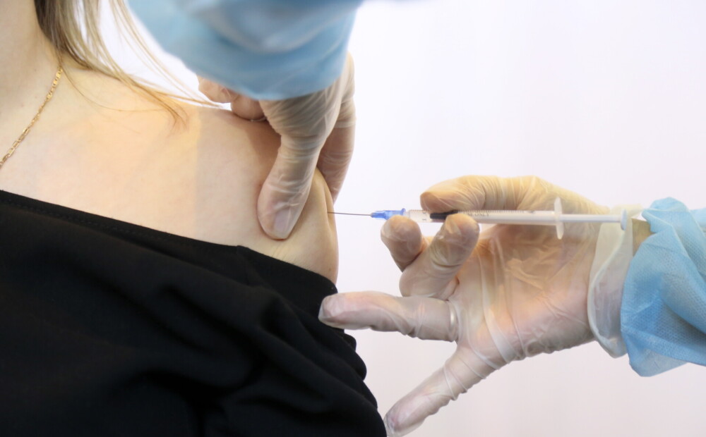 Ārzemēs vakcinēti latvieši norāda uz iespējamu nepilnību vakcinācijas datos