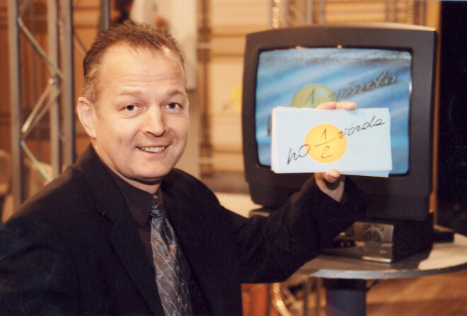 TV skatītāju iemīļots raidījums bija "No pusvārda", kas Guntim pašam ļoti patika. Ar laiku izveidojās arī grupa ar tādu pašu nosaukumu, kurā Guntis dziedāja.