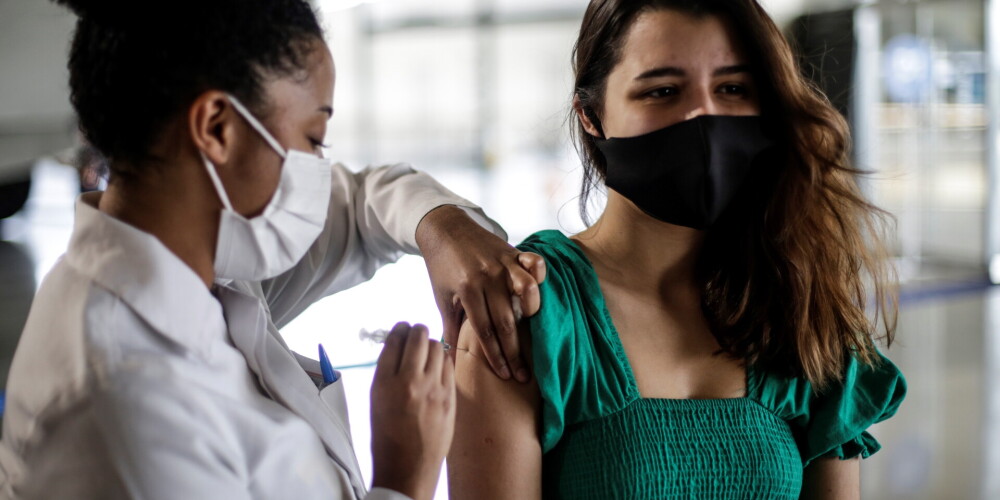 Lai noskaidrotu, kā vīruss uzvedas pilnīgi imunizētā sabiedrībā, pilsēta Brazīlijā pret Covid-19 vakcinēs visus iedzīvotājus