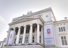 За вакцинацию в мобильном пункте у Латвийской национальной оперы подарят приглашение на спектакль