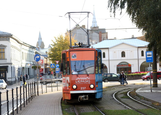 Liepājā ārstniecības, izglītības un citu jomu speciālistiem varētu piešķirt atlaides sabiedriskajam transportam