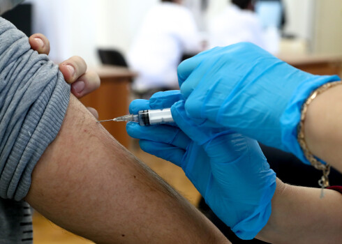 Rīgas apkaimēs arī šonedēļ iespējams vakcinēties īpašos “vakcīnbusos”