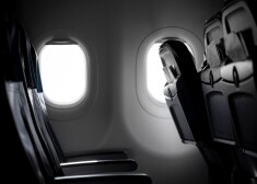 Привитый пассажир умер от коронавируса во время авиаперелета