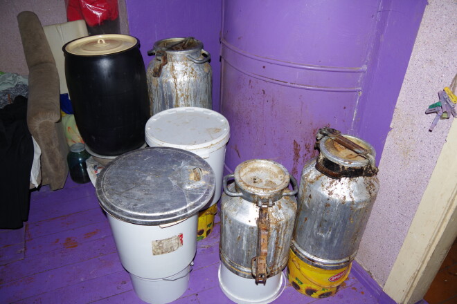 Kādā Preiļu dzīvoklī likumsargu uzietais paštecinātais ļurļaks it nebūt neraisa gribu veldzēt slāpes.