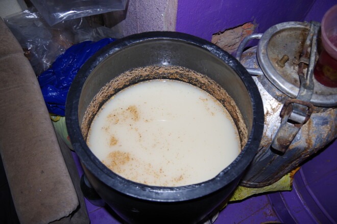 Kādā Preiļu dzīvoklī likumsargu uzietais paštecinātais ļurļaks it nebūt neraisa gribu veldzēt slāpes.