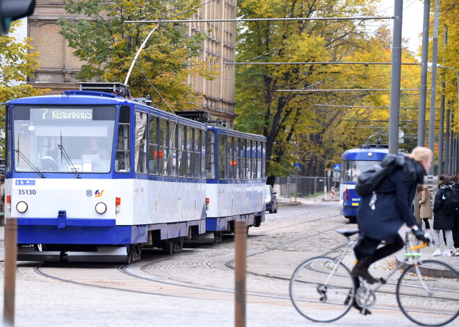 Ievērībai sabiedriskā transporta pasažieriem: "Rīgas satiksme" par 18% samazina reisu skaitu