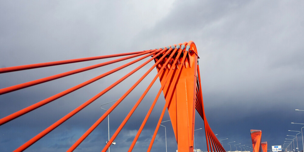 Зимой будет снижена разрешенная скорость движения по Южному мосту в Риге