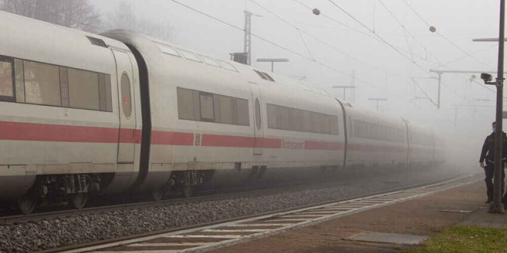 В Германии неизвестный ранил ножом пассажиров поезда; двое получили серьезные травмы