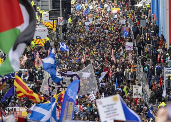 Glāzgovā un citviet pasaulē norisinās plašas klimata aktīvistu demonstrācijas