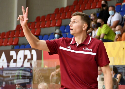 Nikolajs Mazurs šovasar vadīja arī Latvijas U-19 basketbola izlasei Pasaules kausā, kas notika Latvijā.