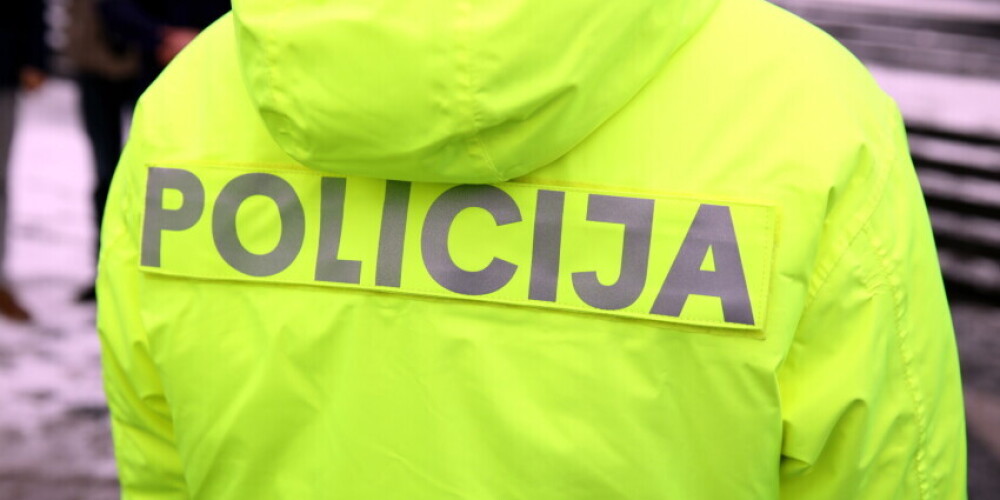 Нетрезвый мужчина попытался скрыться от полиции, но устроил ДТП со служебным авто и получил штраф в 2500 евро