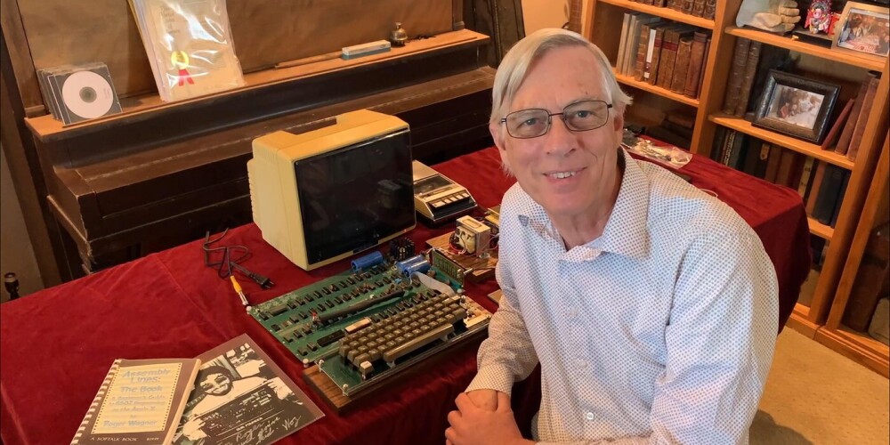 Oriģinālais "Apple" dators, kuru pašrocīgi uzbūvēja Džobss un Vozņaks, tiks pārdots izsolē