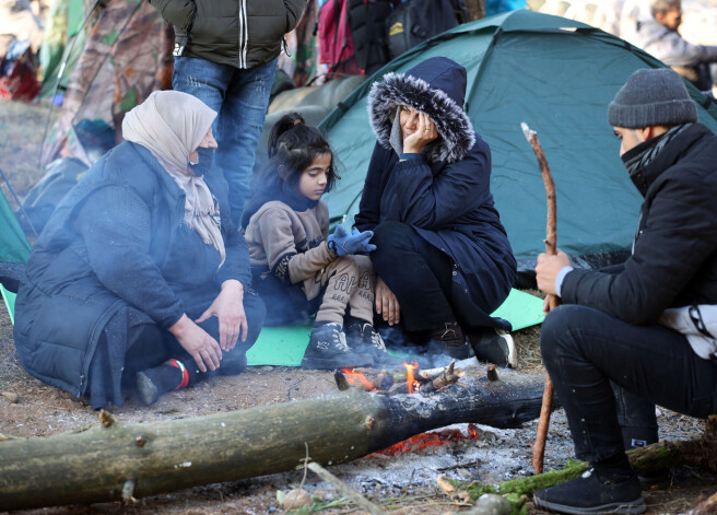 Migrantu pūlis pie Baltkrievijas-Polijas robežas 9. novembrī. 