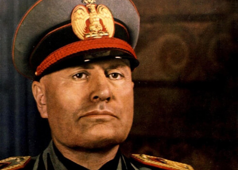 Tieši sešus gadus pēc Itālijas Fašistu partijas dibināšanas 1922. gada novembrī – 1928. gada novembrī Lāčplēša Kara ordeni saņēma Benito Musolīni.