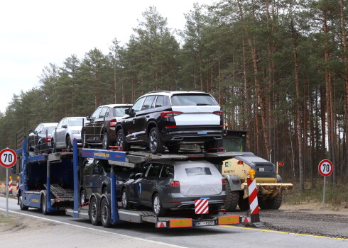 Latvijā pārdoto jauno vieglo automašīnu skaits desmit mēnešos pieaudzis par 10%