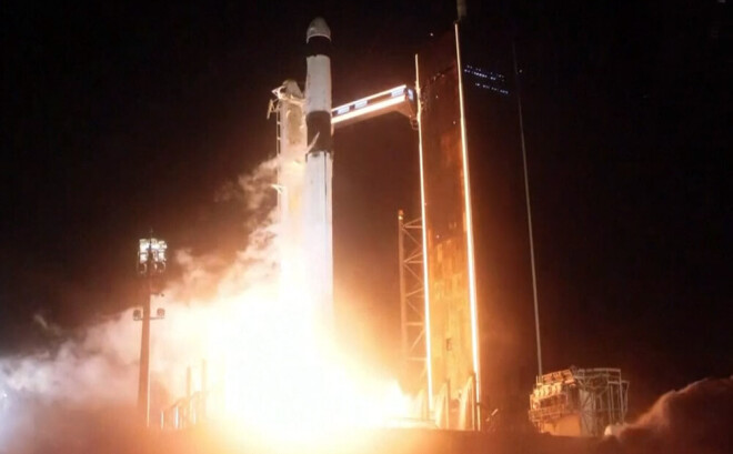 "SpaceX" kosmosa kuģa starts notika pēc tā vairākkārtējas atlikšanas.
