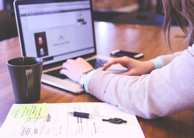 56,3% uzņēmumu par noderīgāko tehnoloģiju pandēmijas laikā nosaukuši video saziņas rīkus