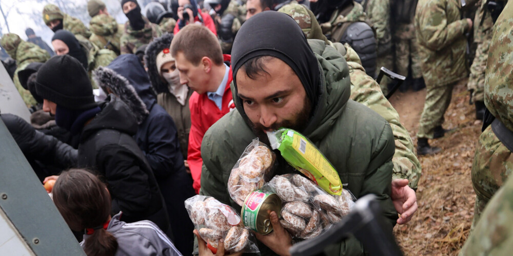 "Mēs vai nu mirsim, vai viņi atvērs robežu" Migranti caur Baltkrieviju laužas uz Eiropu par katru cenu