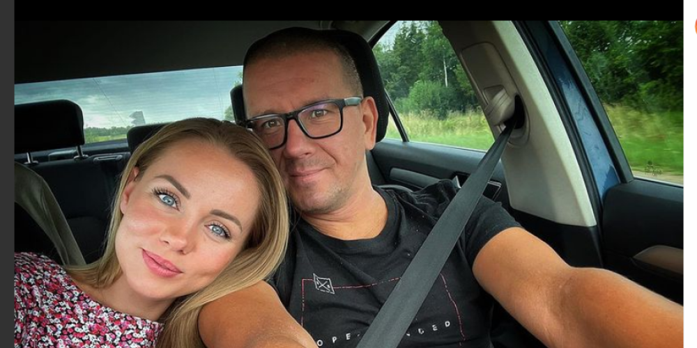 Kristai un Jānim laimējies izveidot attiecības, kas arī pēc desmit gadiem skatienam ļauj dzirkstīt.