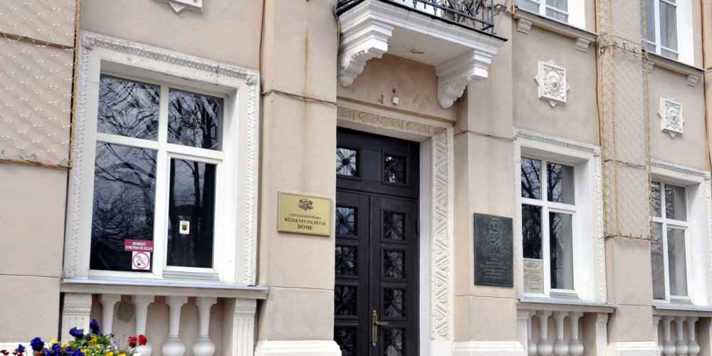 Из-за отсутствия Covid-сертификата приостановлены полномочия четырех депутатов Резекненского самоуправления