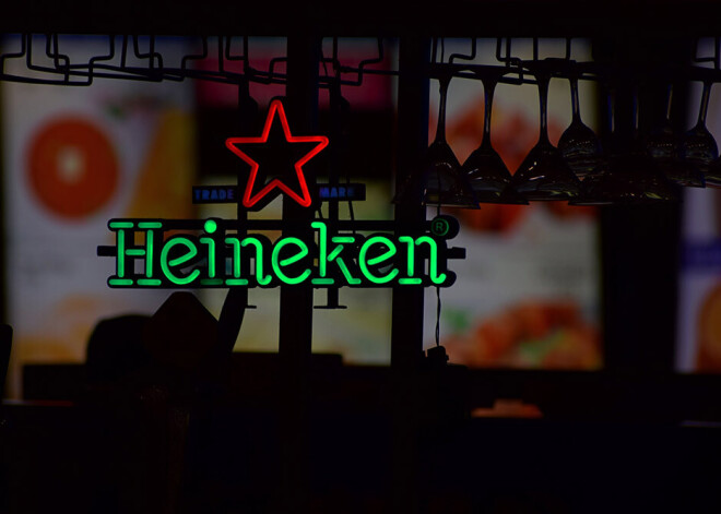 "Heineken" iegādāsies Dienvidāfrikas un Namībijas alkoholisko dzērienu ražotājus