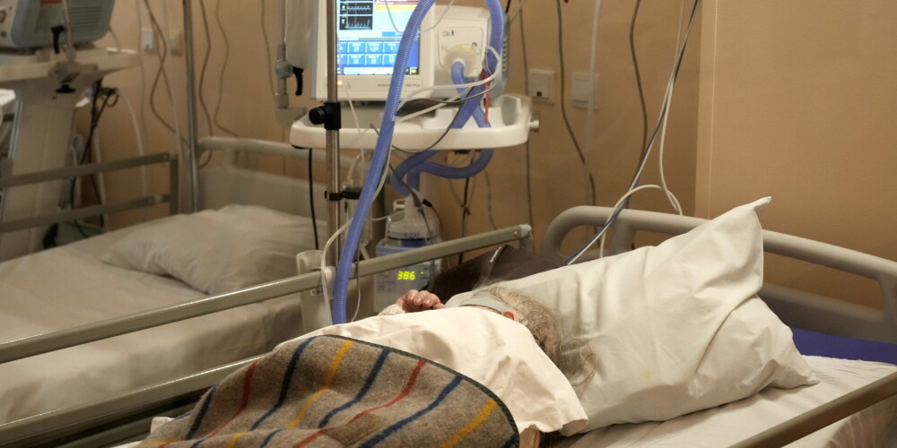 Reģionālajās slimnīcās joprojām saglabājas augsta Covid-19 reanimācijas gultu noslodze