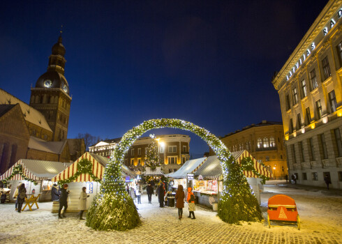 Ziemassvētku tirdziņš Doma laukumā.