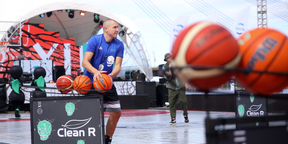 3x3 basketbolists, Tokijas olimpisko spēļu čempions Edgars Krūmiņš ar saviem sasniegumiem ieguvis Jelgavas domes Goda zīmi.