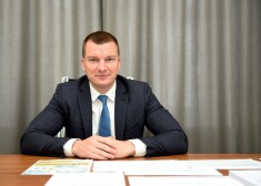 Dr. Valters Bolevics.