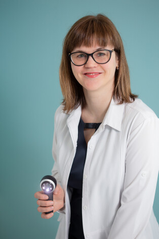 Dr. Linda Kapteine-Veita