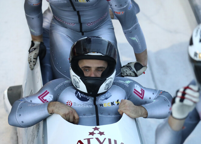 Latvijas bobsleja izlase beidzot saņēmusi Ķīnā iestrēgušās kamanas