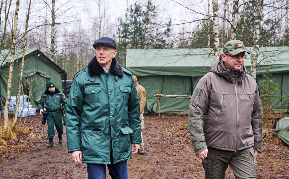 FOTO: Kariņš apmeklē Latvijas-Baltkrievijas robežu un atzīst, ka valsts ir drošās rokās