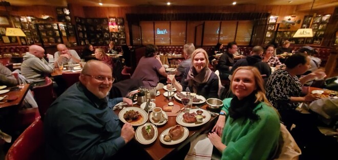 “Satiku Armandu Birkenu no "Čikāgas piecīšiem". Pateicoties viņam, redzēju pilsētu no cita skatpunkta. Viņš mani izvadāja ar auto pa pilsētu un tās apkaimi. Esmu bezgala priecīga un pateicīga par šo iespēju,” saka Drunka.