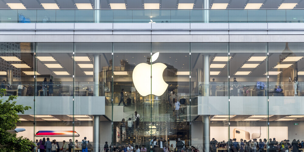 Apple выплатит каждому работнику по 1200 долларов из-за очередей на входах в компанию