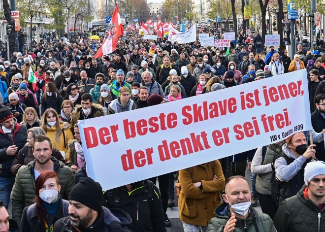 Vairāk nekā 30 000 cilvēku protestē pret Austrijas jauno karantīnas režīmu