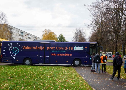 Valsts svētku nedēļā vakcinēšanās pret Covid-19 aktivitāte Latvijā samazinājusies