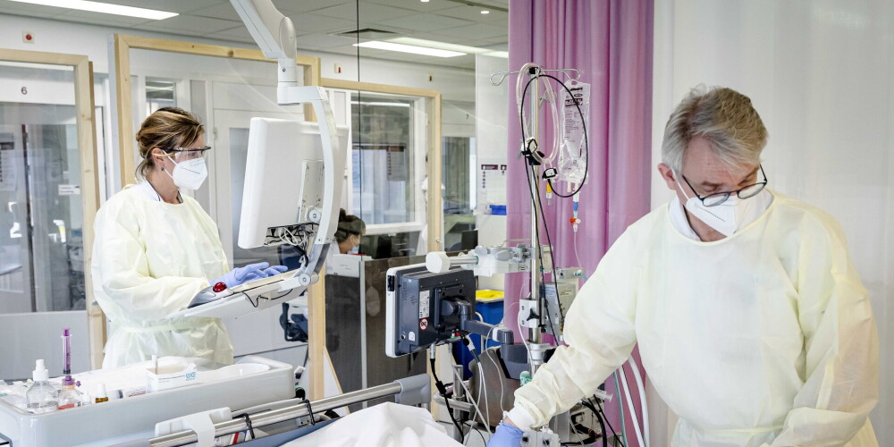 Nīderlandē pārslogotas slimnīcas: Covid-19 pacientus ved uz Vāciju