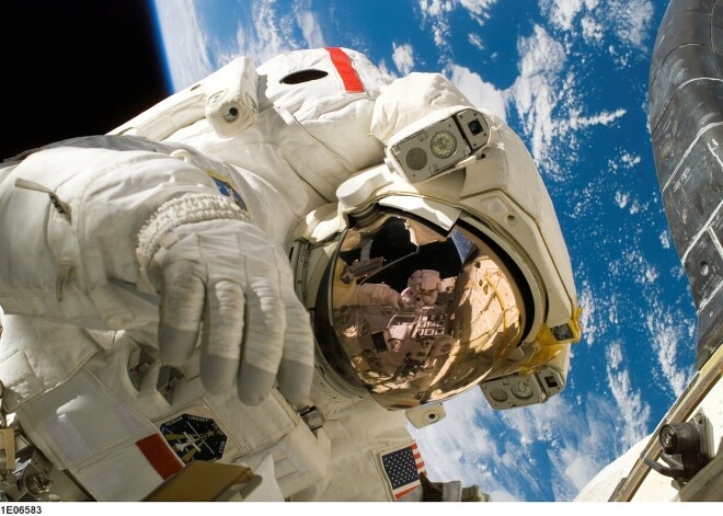 Что произойдет с человеком, если он окажется в открытом космосе без скафандра?