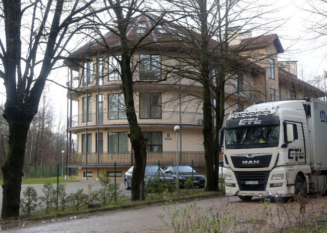 Rīgas dome atšķirībā no iedzīvotājiem Mazajā Juglas ielā refrižeratoru radīto troksni nesadzird