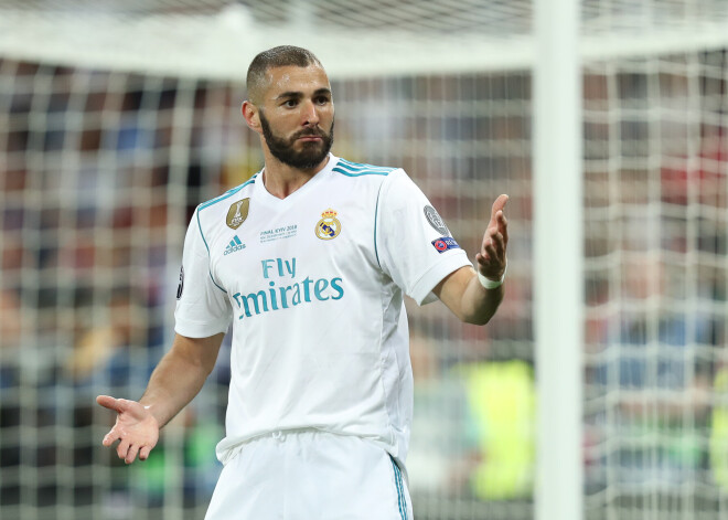 Суд во Франции признал Бензема виновным в попытке шантажа. Он приговорен к одному году тюрьмы условно