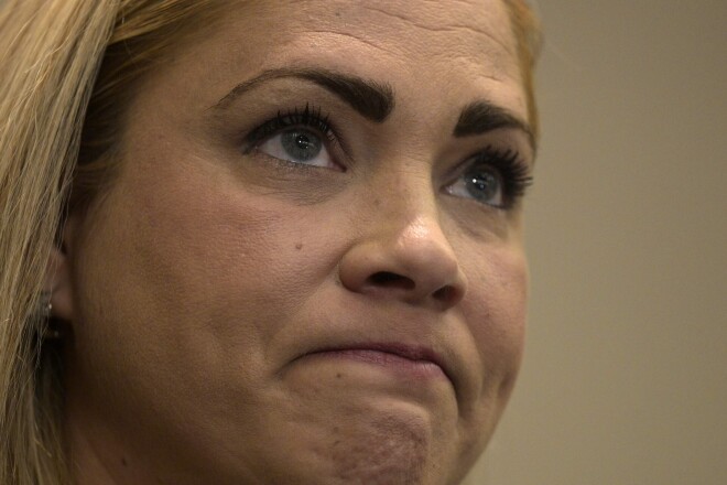 Mavija Alvaresa ar grūtībām spēj valdīt asaras.