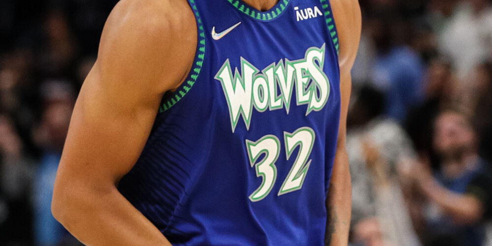 Minesotas "Timberwolves" (angļu: Minnesota Timberwolves) ir profesionāls ASV basketbola klubs, kas ir bāzēts Mineapolisā, Minesotas štatā, ASV. Klubs spēlē Nacionālās basketbola asociācijas Rietumu konferences Ziemeļrietumu divīzijā. Tas tika dibināts 1989. gadā un kopš dibināšanas brīža spēlē NBA.